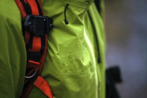Softshell roboczy – funkcjonalna ochrona w każdych warunkach pracy